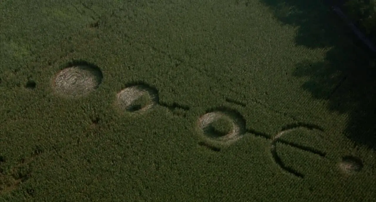 Signs (2002) screenshot