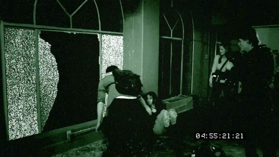 Grave Encounters (2011) screenshot