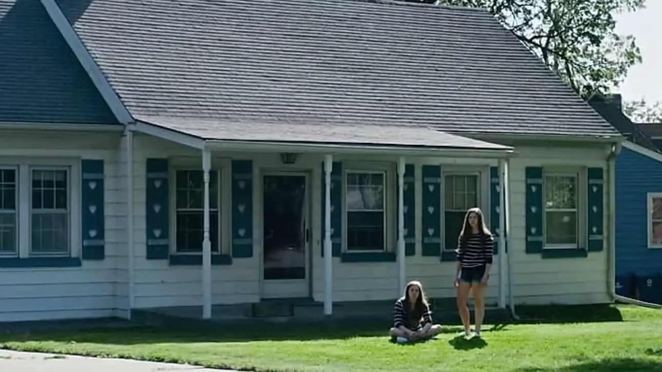 The House on Pine Street (2015) screenshot