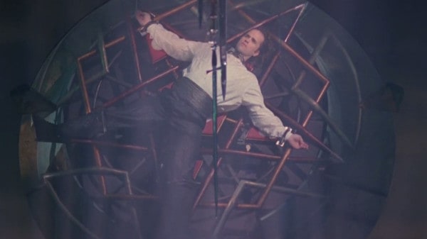 Lord of Illusions (1995) screenshot