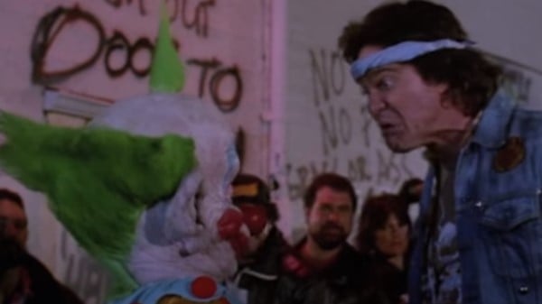 Killer Klowns From Outer Space (1988) screenshot