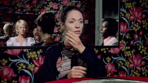 The Perfume of the Lady in Black (1974) screenshot