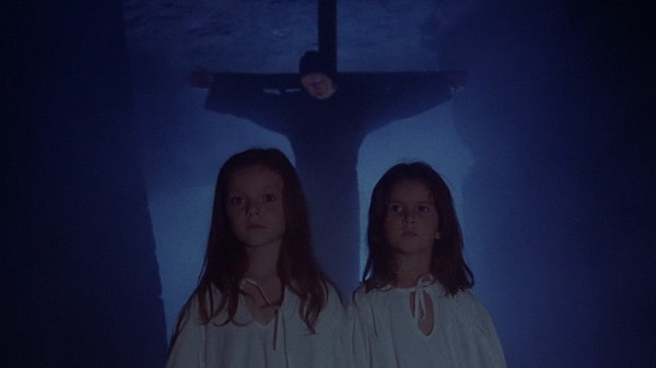 Dark Waters (1993) screenshot