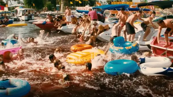 Piranha 3D (2010) screenshot