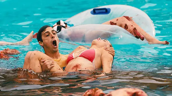 Piranha 3DD (2012) screenshot